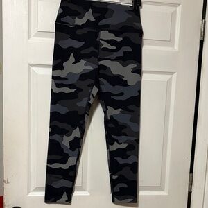 PINK Victoria's Secret Camouflage Ultimate Leggings - Black and Gray